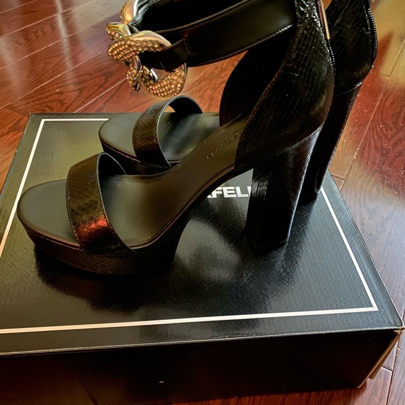 KARL LAGERFELD NEW PARIS
Anisha Textured Embellished
Sandals - Picture 4 of 10